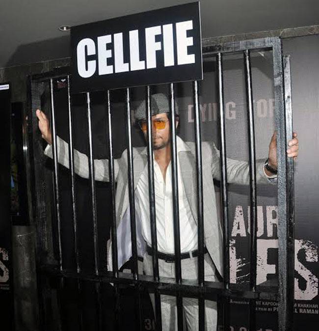 Shocking: लिपलॉक के साथ रणदीप हुड्डा और ऋचा चड्ढा ने किया ट्रेलर लॉन्च