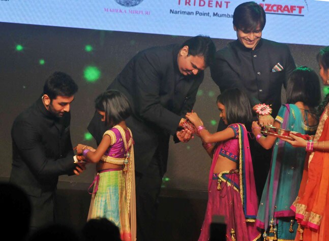 Celeb Spotting: चैरिटी इवेंट पर नजर आए रणबीर कपूर और माधुरी दीक्षित