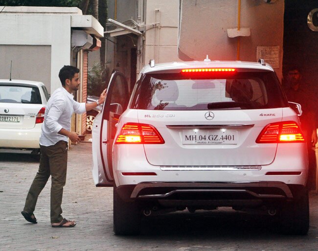 तस्वीरें: सलमान खान ने घर पर मनाया गणेश उत्सव, जुटी सितारों की भीड़