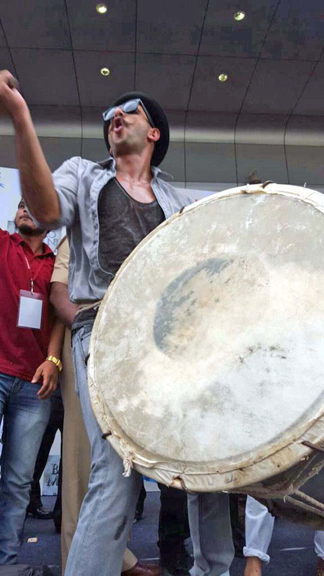 दीपिका, रणवीर ने लॉन्च किया 'बाजीराव मस्तानी' का गाना