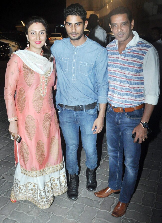 तस्वीरें: सलमान खान ने घर पर मनाया गणेश उत्सव, जुटी सितारों की भीड़