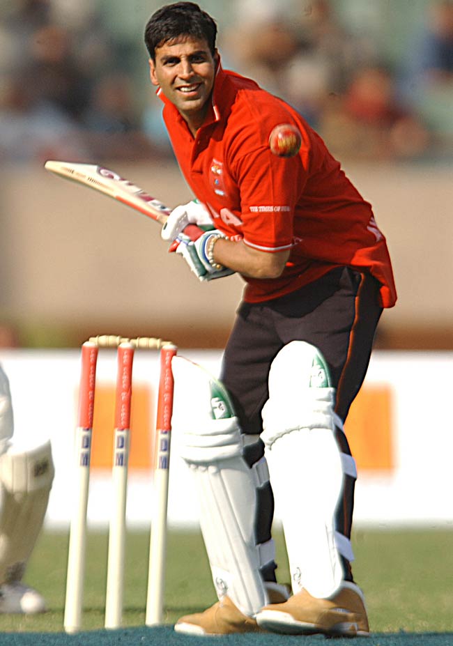 ये हैं सीधे सादे अक्षय अक्षय....Happy b'day