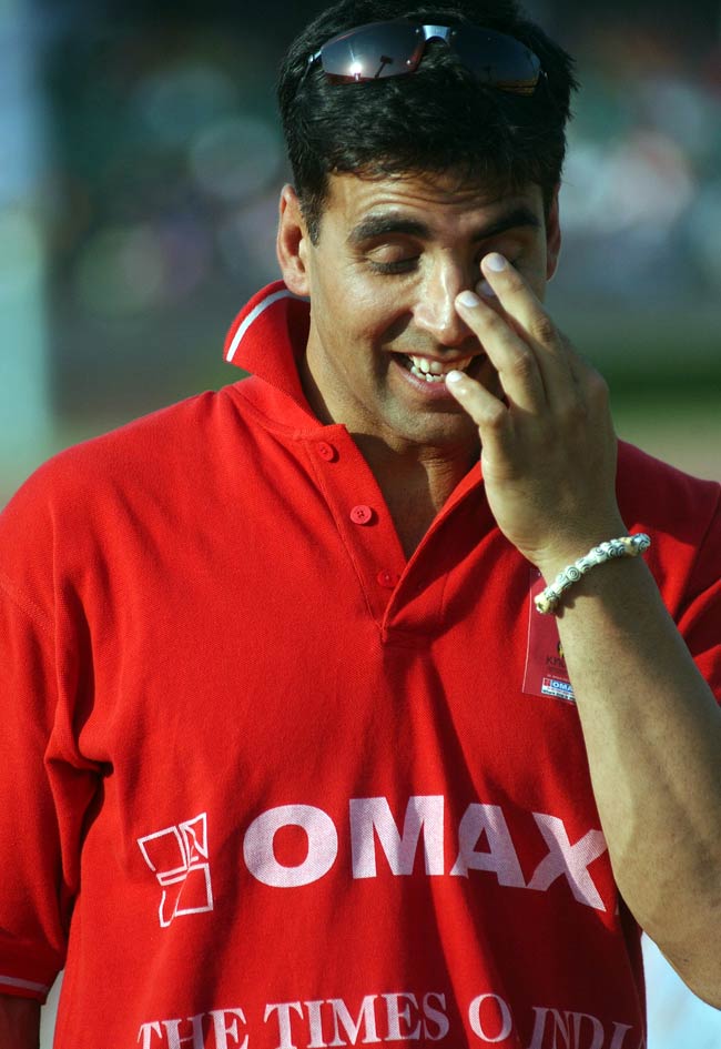 ये हैं सीधे सादे अक्षय अक्षय....Happy b'day