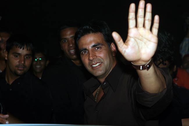 ये हैं सीधे सादे अक्षय अक्षय....Happy b'day