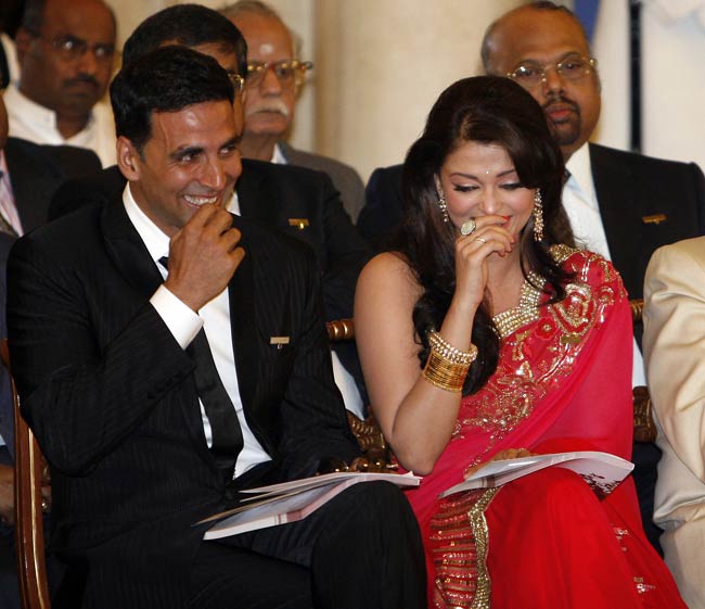 ये हैं सीधे सादे अक्षय अक्षय....Happy b'day