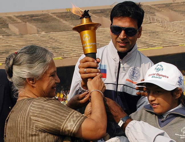 ये हैं सीधे सादे अक्षय अक्षय....Happy b'day