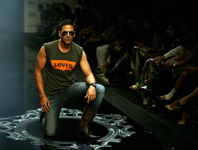 ये हैं सीधे सादे अक्षय अक्षय....Happy b'day