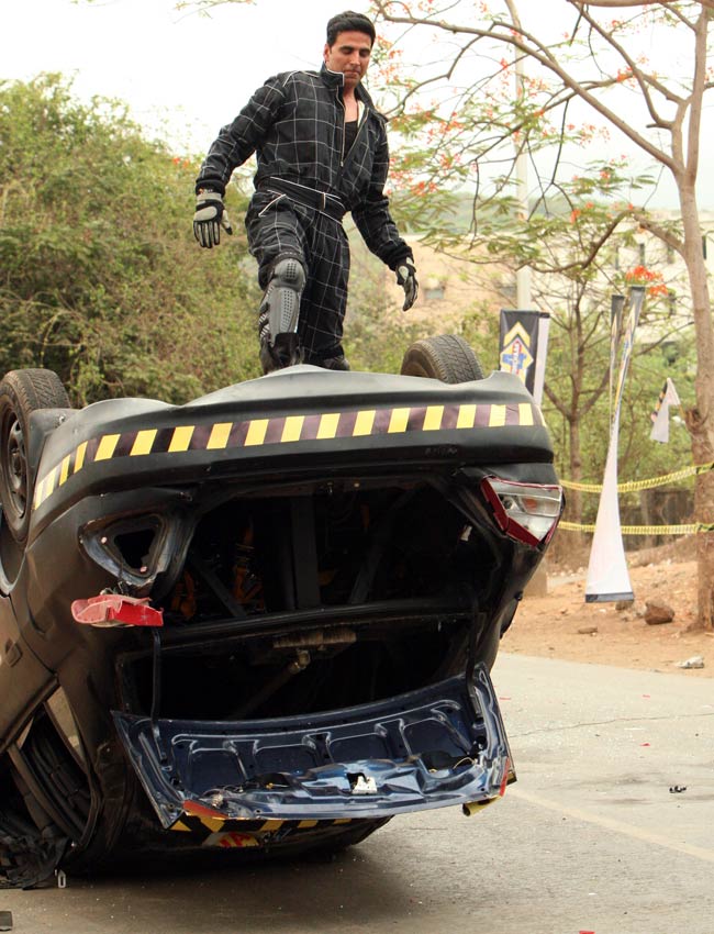 ये हैं सीधे सादे अक्षय अक्षय....Happy b'day