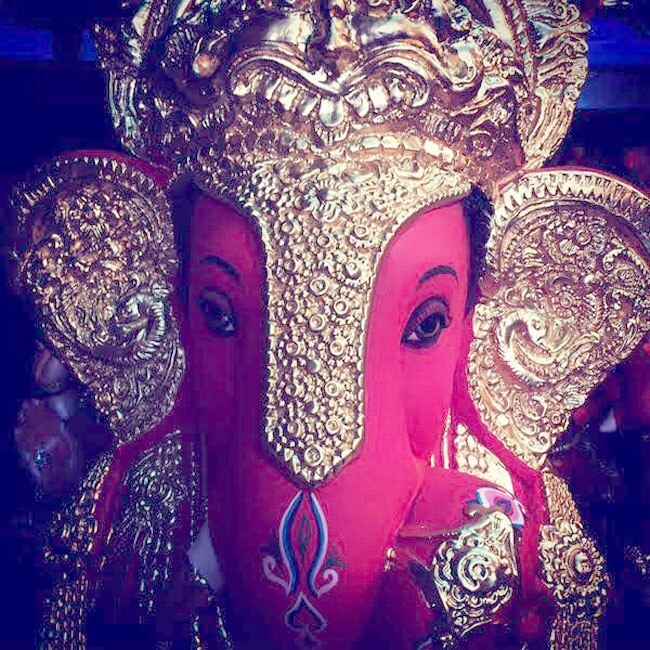 गणेश चतुर्थी का त्यौहार जानें कैसे मना रहे हैं फिल्मी सितारे