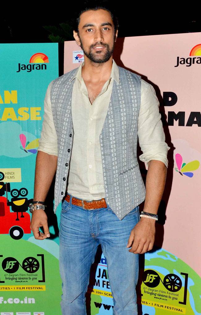 Celeb Spotting: दिल्ली और मुंबई में दिखे बॉलीवुड सितारों के जलवे...