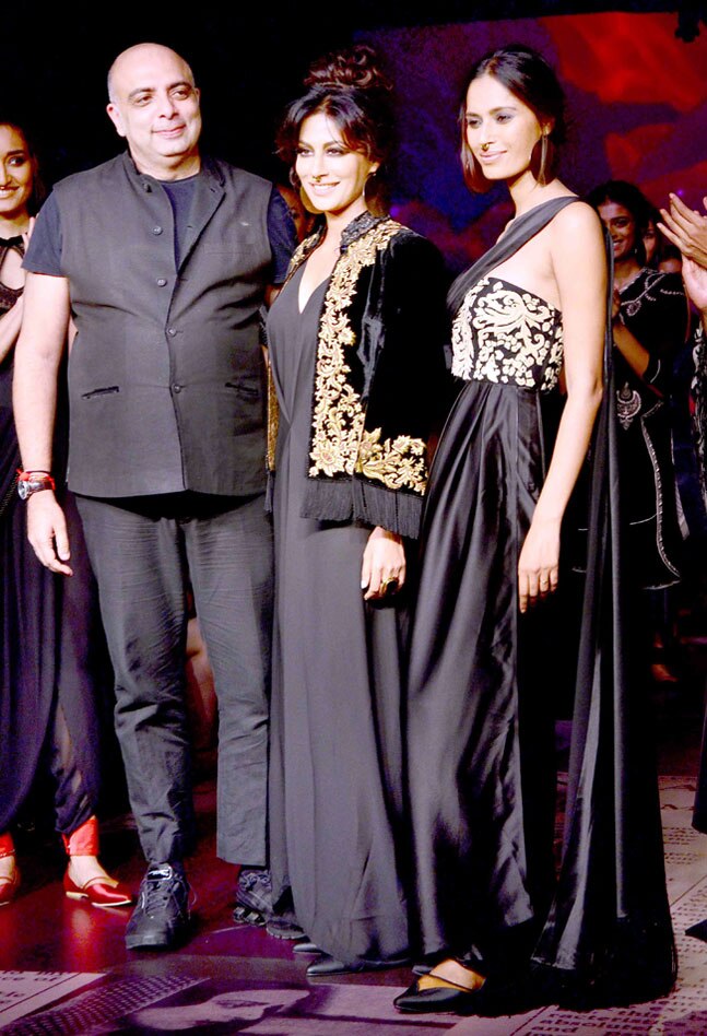 LFW 2015: रैंप पर उतरी बॉलीवुड ह‍सीनाएं