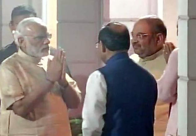 20 सितंबर 2015: तस्वीरों में देखें दिनभर की बड़ी खबरें