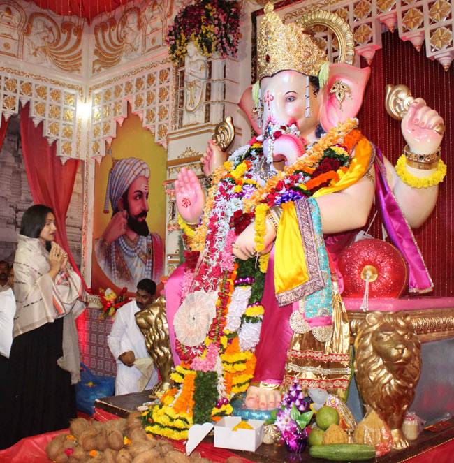शिल्पा शेट्टी से लेकर अजय देवगन तक पहुंचे गणपति के दर्शन करने