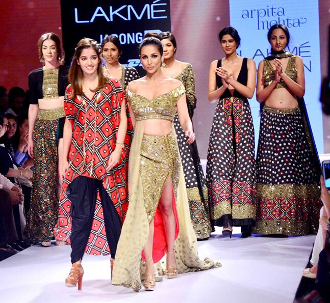 LFW 2015: रैंप पर उतरी बॉलीवुड ह‍सीनाएं