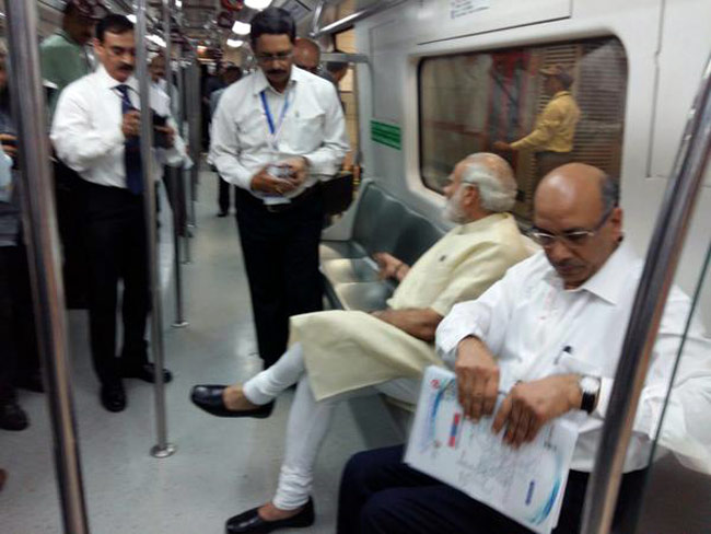 आम जनता के साथ मेट्रो में PM मोदी का सफर