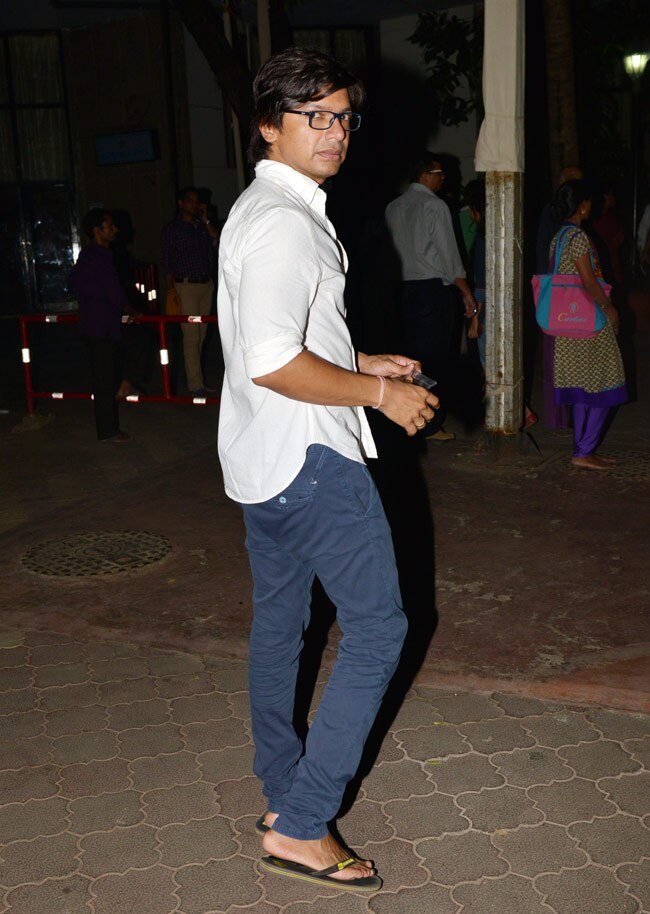 दिवगंत सिंगर आदेश श्रीवास्तव को श्रद्धांजलि‍ देने पहुंचे कई सितारे