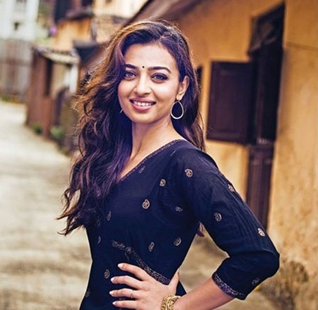 गणेश चतुर्थी का त्यौहार जानें कैसे मना रहे हैं फिल्मी सितारे