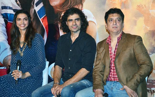 'तमाशा' ट्रेलर लॉन्च: जब एक दूसरे से नजरें नहीं हटा पाए रणबीर और दीपिका