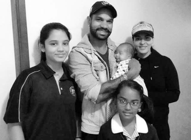 शिखर धवनः मूंछों को ताव देता 'धाकड़' बल्लेबाज