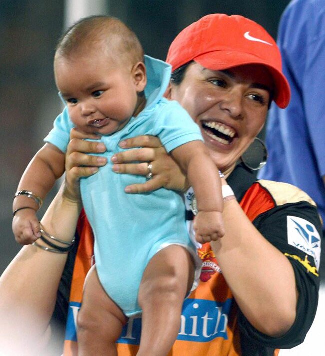 शिखर धवनः मूंछों को ताव देता 'धाकड़' बल्लेबाज