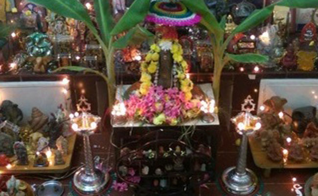 गणेश चतुर्थी का त्यौहार जानें कैसे मना रहे हैं फिल्मी सितारे