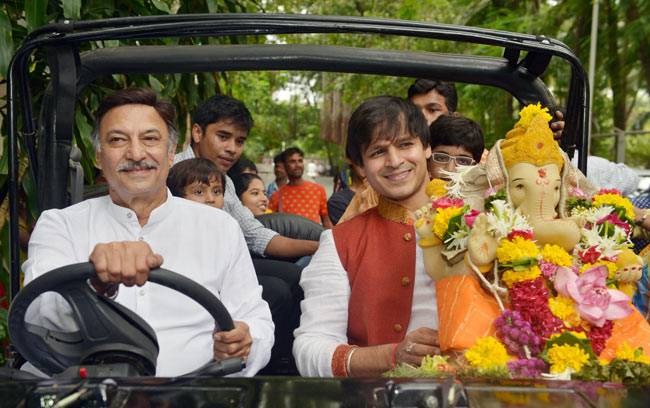 तस्वीरें: बॉलीवुड सितारों ने किया गणपति विसर्जन