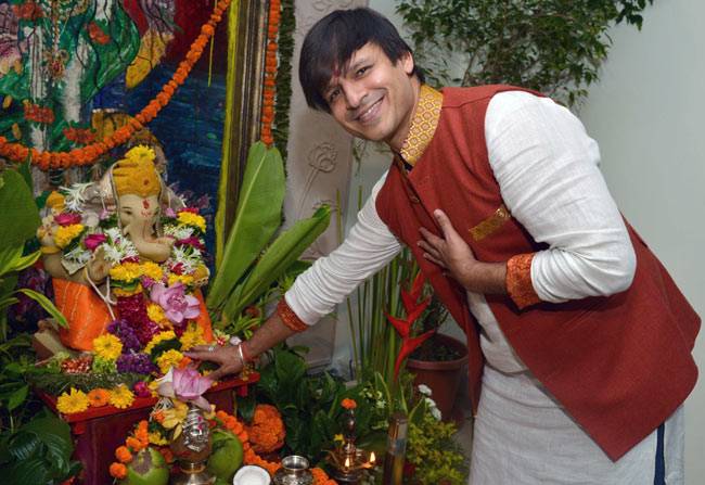 तस्वीरें: बॉलीवुड सितारों ने किया गणपति विसर्जन