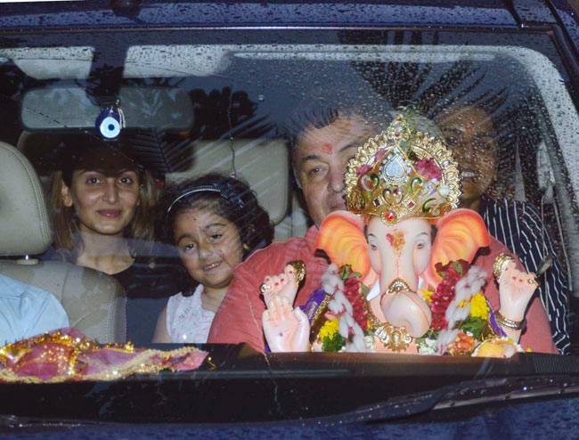 तस्वीरें: बॉलीवुड सितारों ने किया गणपति विसर्जन