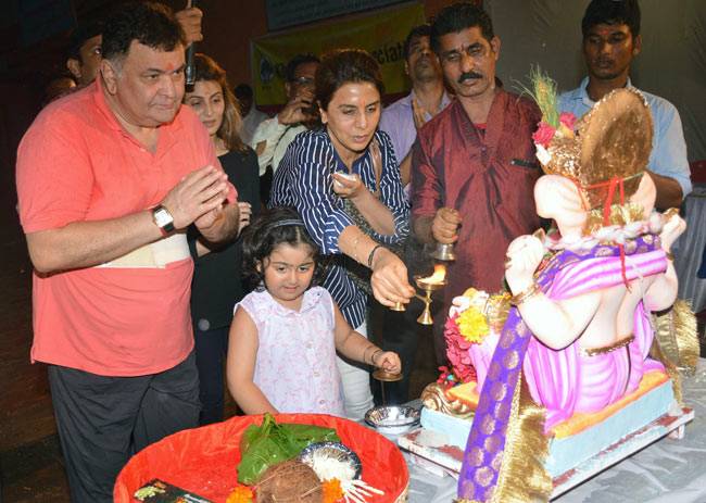 तस्वीरें: बॉलीवुड सितारों ने किया गणपति विसर्जन