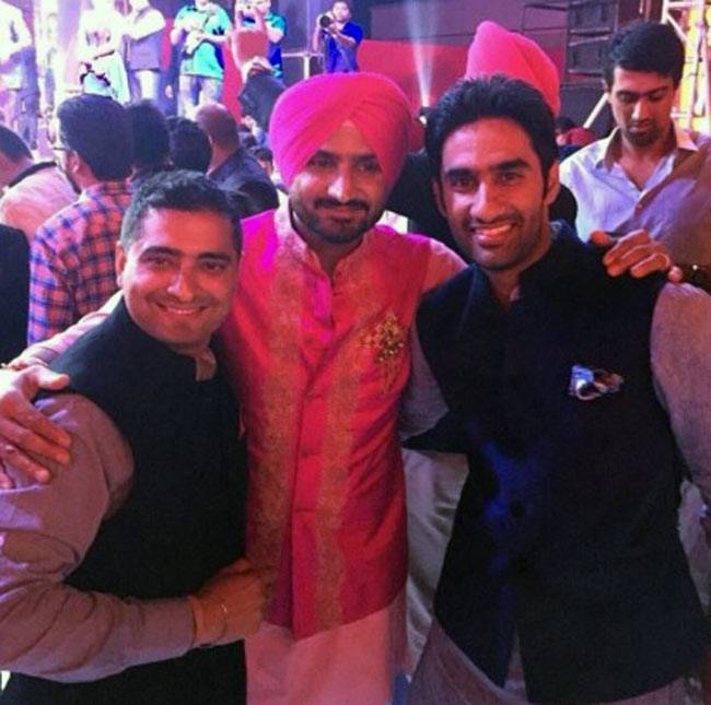 संगीत सेरेमनी में हरभजन ने गीता को फूलों के रिक्शा पर कराई सैर