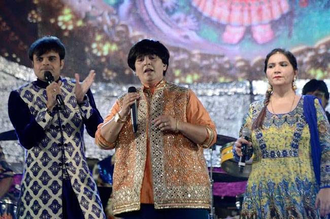 डांडिया नाइट में आलिया और शाहिद फालगुनी पाठक संग थिरके