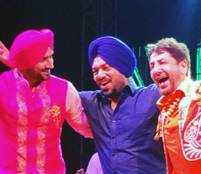 संगीत सेरेमनी में हरभजन ने गीता को फूलों के रिक्शा पर कराई सैर