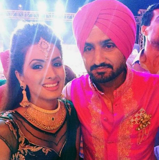 संगीत सेरेमनी में हरभजन ने गीता को फूलों के रिक्शा पर कराई सैर