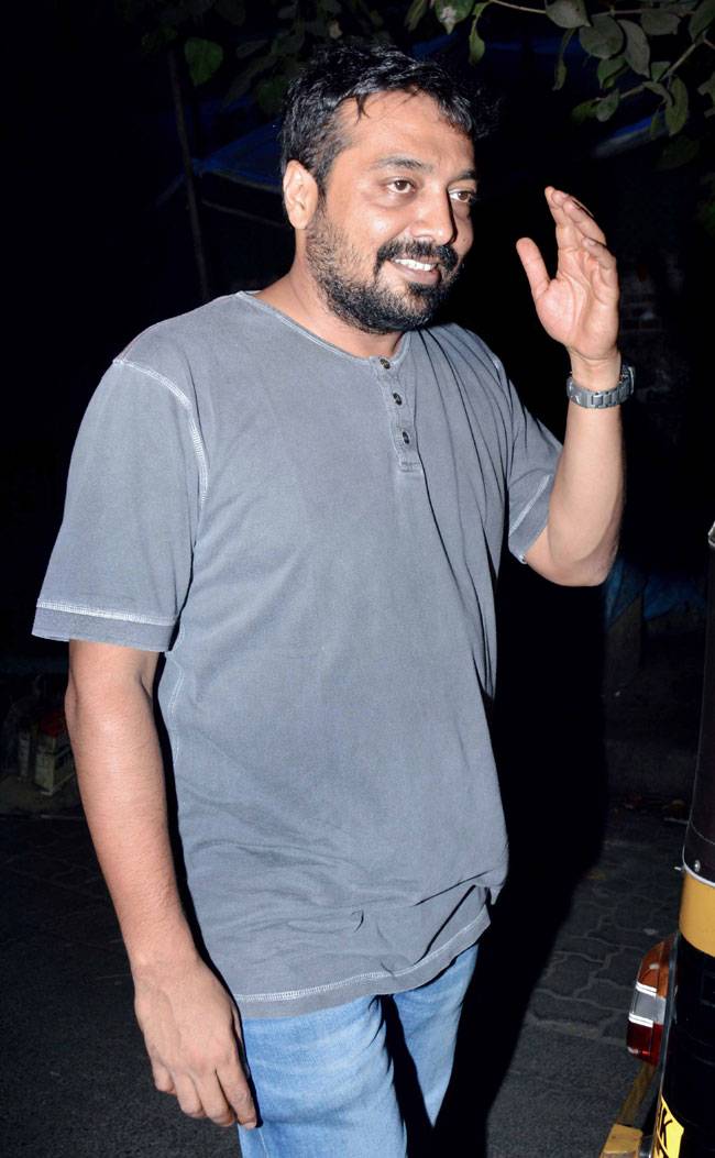 आलिया भट्ट 'बॉयफ्रेंड' संग 'शानदार' की स्क्रीनिंग पर पहुंची