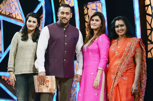 Bigg Boss 9: 'मैं और चार्ल्स' के प्रमोशन के लिए पहुंचे रणदीप हुड्डा