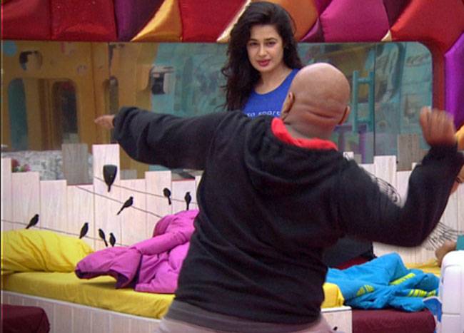 Bigg Boss 9: मंदाना और रोशेल में छिड़ी जंग
