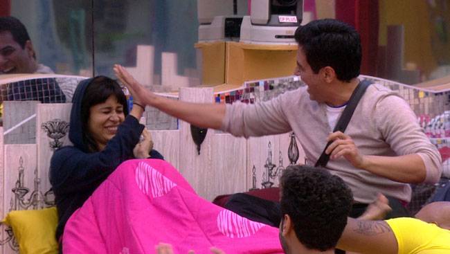 Bigg Boss 9: मंदाना और रोशेल में छिड़ी जंग