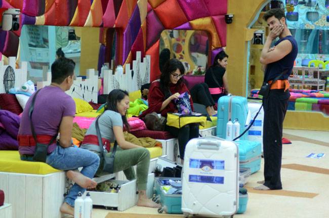 Bigg Boss 9: घर के अंदर का पहले दिन का नजारा