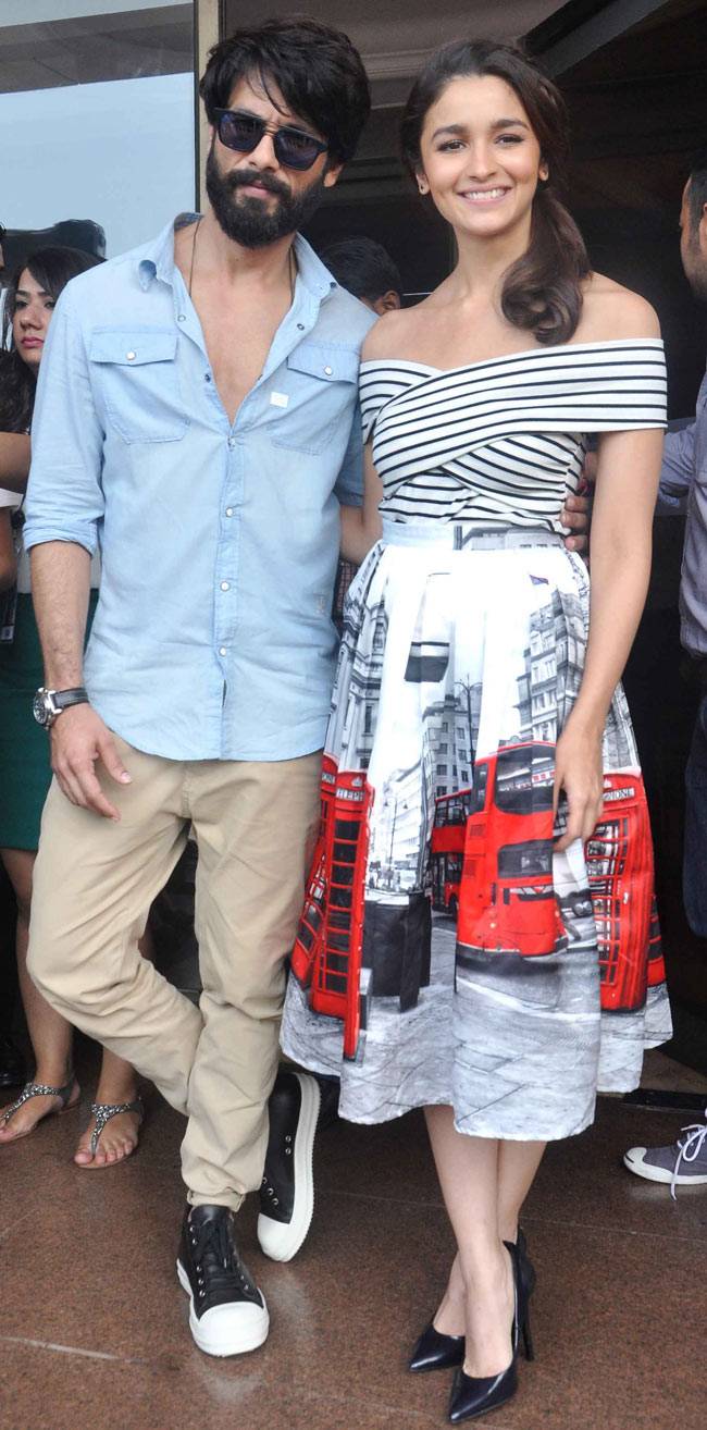 Celeb Spotting: ये स्टार्स कैमरे में हुए कैद, 'शानदार' के प्रमोशन में जुटे शाहिद-आलिया