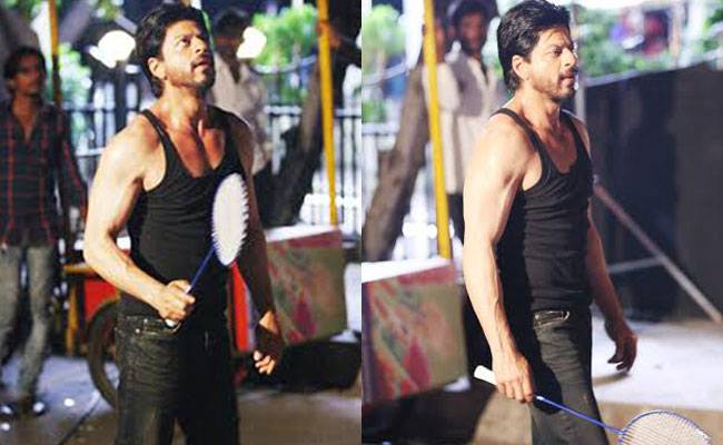 फिल्म 'दिलवाले' के सेट पर शाहरुख ने खेला बैडमिंटन