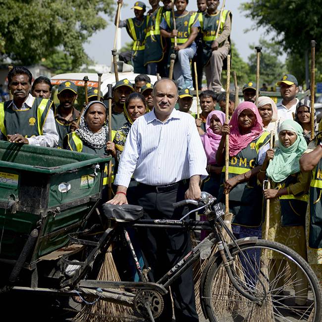 PM मोदी ने किया इन 13 सफाईवीरों को सम्मानित...