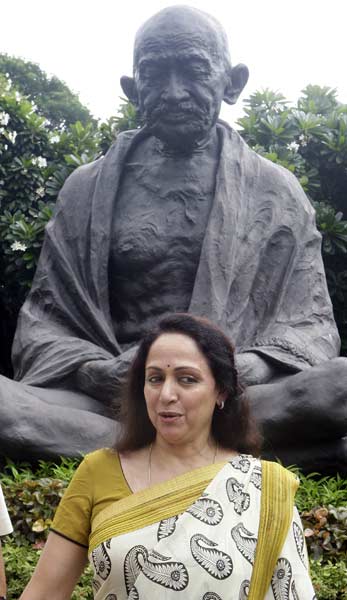 Dream Girl हेमा मालिनी को जन्‍मदिन मुबारक...