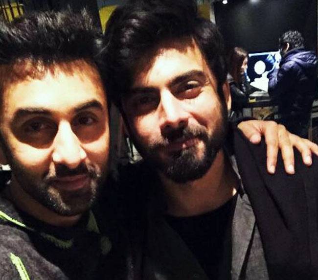 बॉलीवुड सितारों ने इंस्टग्राम पर शेयर की ये खास तस्वीरें