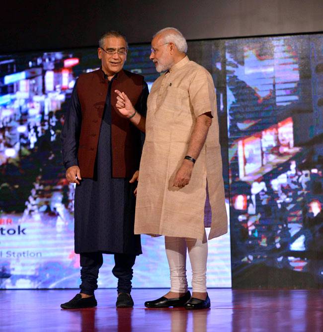 प्रधानमंत्री नरेंद्र मोदी ने दिए सफाईगीरी अवॉर्ड