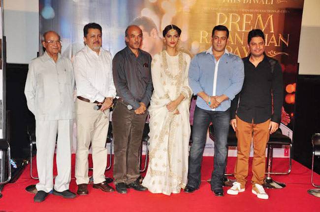 'प्रेम रतन धन पायो' के ट्रेलर लॉन्च पर सलमान, सोनम और स्टार कास्ट