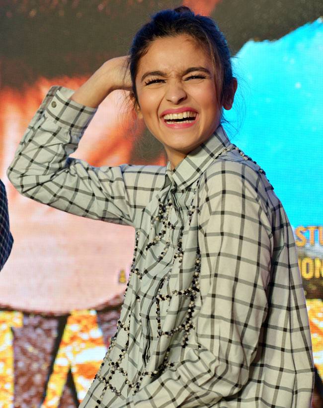 'रायता फैल गया' गाने के लॉन्च पर आलिया और शाहिद