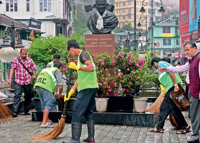 PM मोदी ने किया इन 13 सफाईवीरों को सम्मानित...