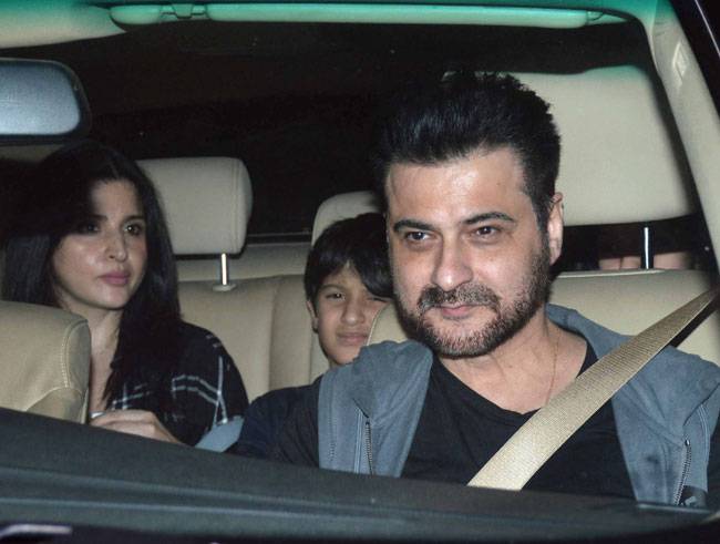 आलिया भट्ट 'बॉयफ्रेंड' संग 'शानदार' की स्क्रीनिंग पर पहुंची