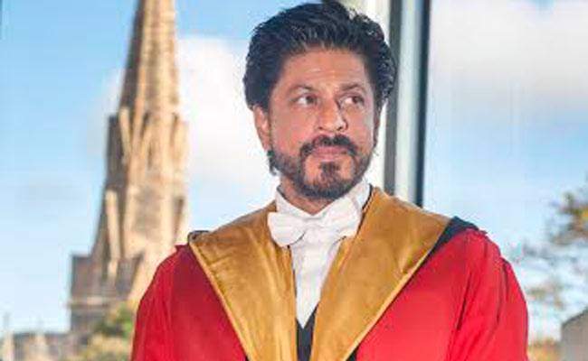 लंदन में शाहरुख खान डॉक्टरेट की मानद उपाधि से सम्मानित