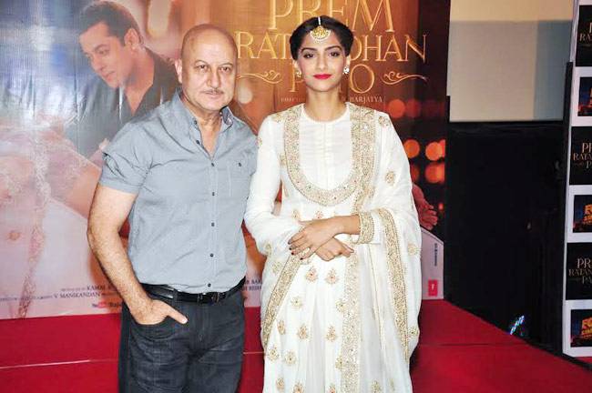 'प्रेम रतन धन पायो' के ट्रेलर लॉन्च पर सलमान, सोनम और स्टार कास्ट